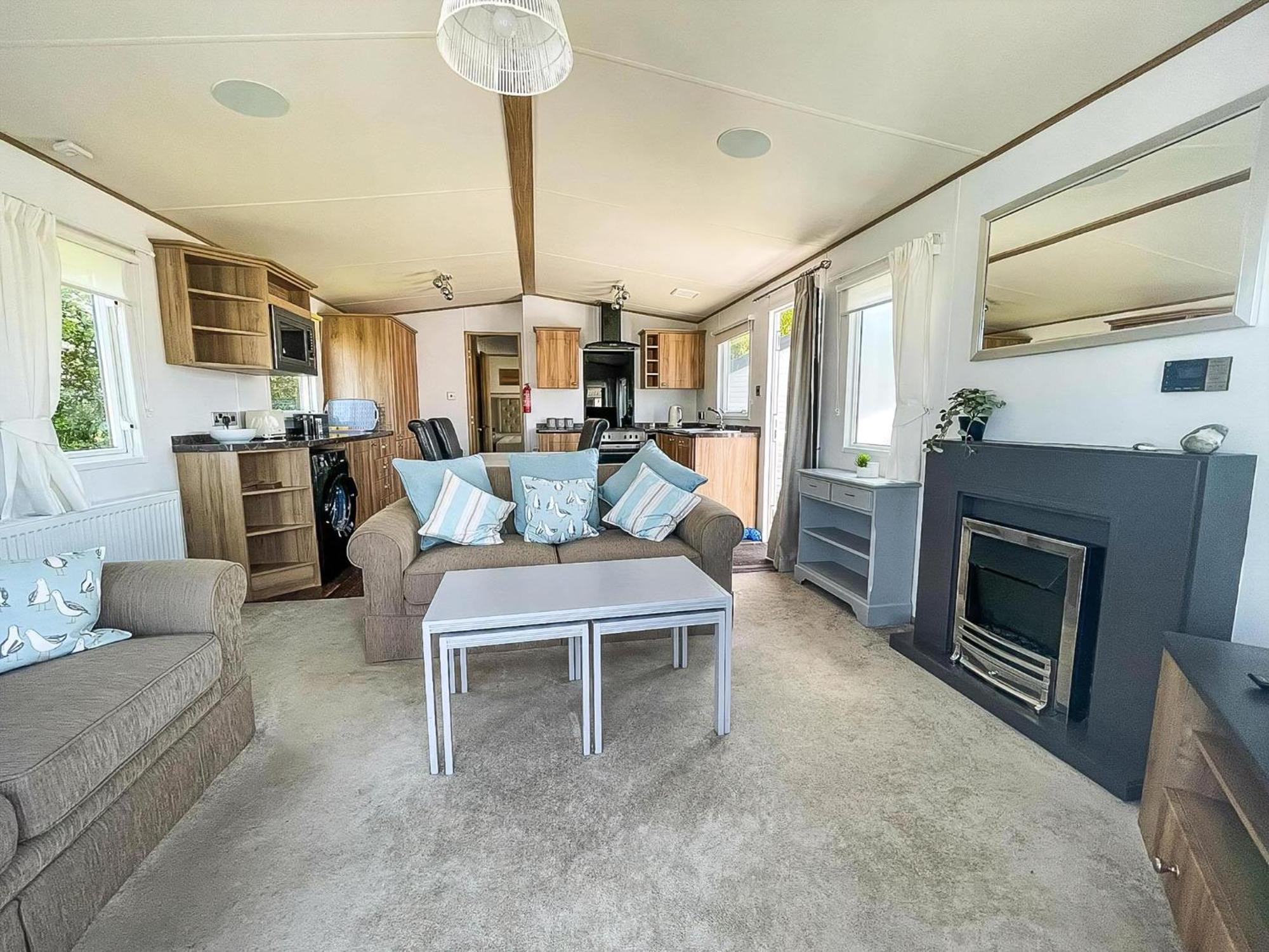 Beautiful Caravan With Decking At Carlton Meres Holiday Park, Suffolk Ref 60022M Saxmundham Exteriér fotografie