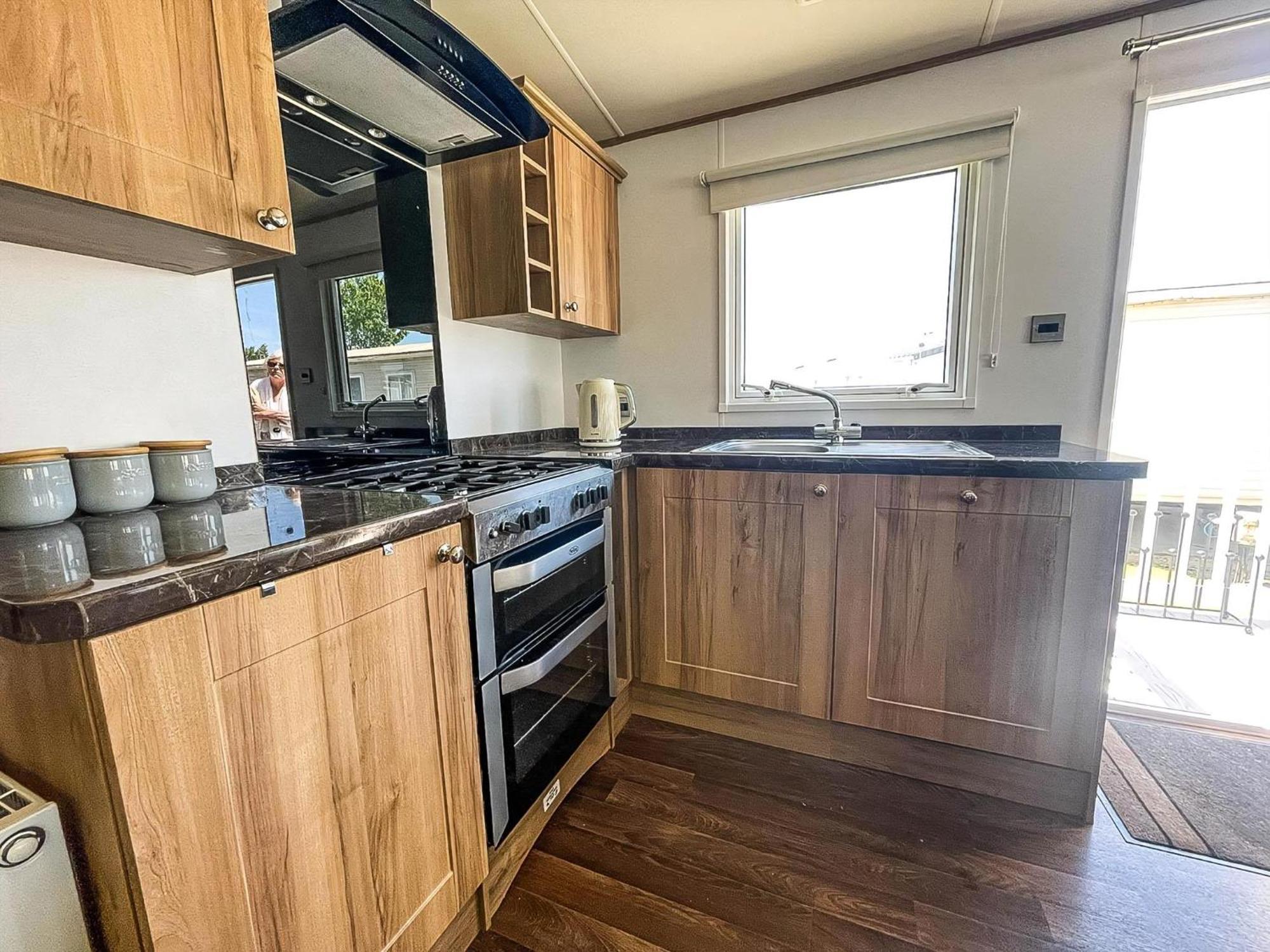 Beautiful Caravan With Decking At Carlton Meres Holiday Park, Suffolk Ref 60022M Saxmundham Exteriér fotografie