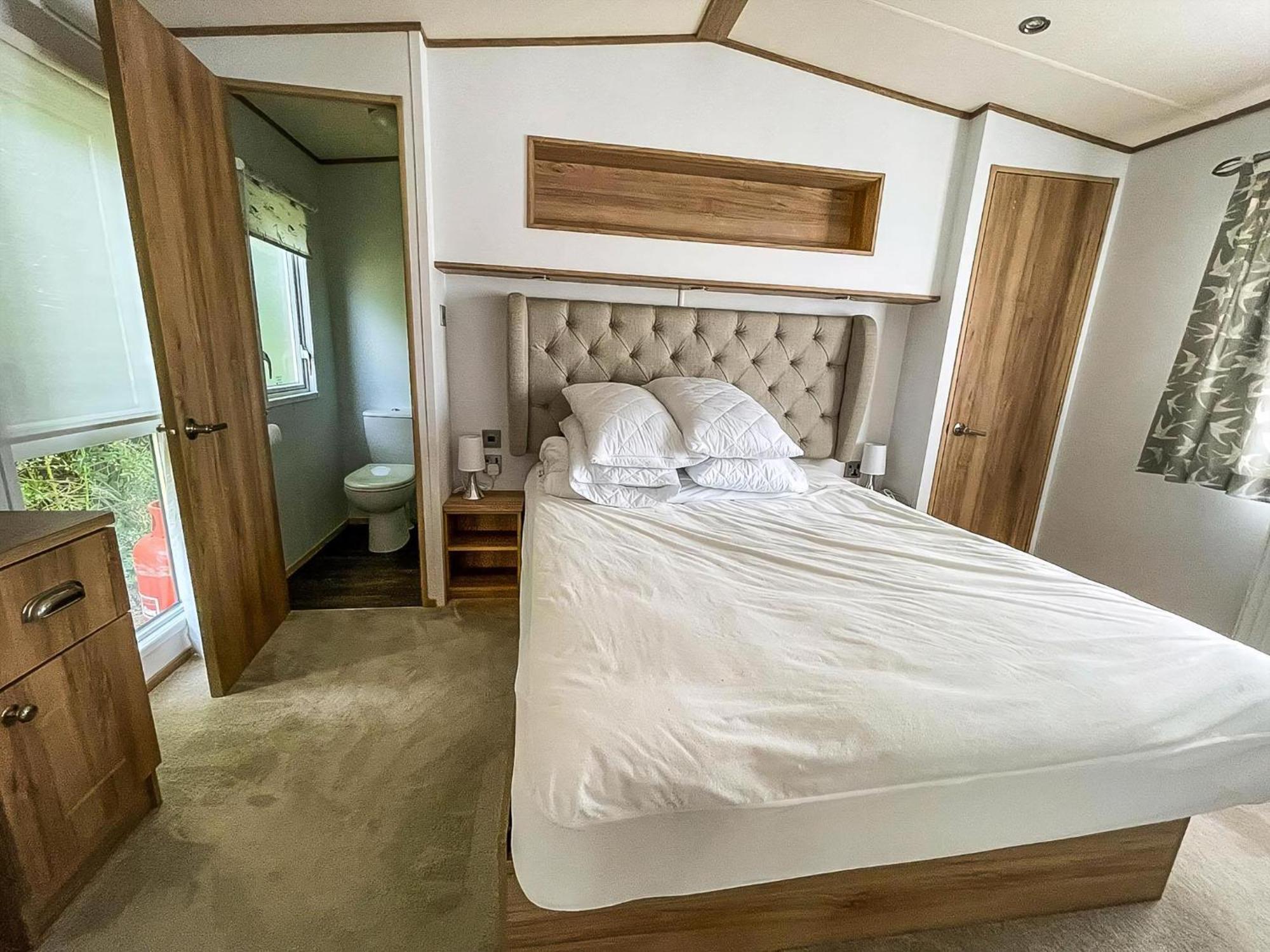 Beautiful Caravan With Decking At Carlton Meres Holiday Park, Suffolk Ref 60022M Saxmundham Exteriér fotografie