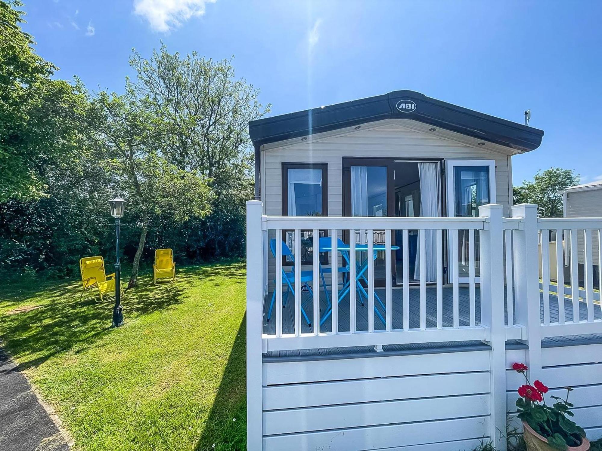 Beautiful Caravan With Decking At Carlton Meres Holiday Park, Suffolk Ref 60022M Saxmundham Exteriér fotografie