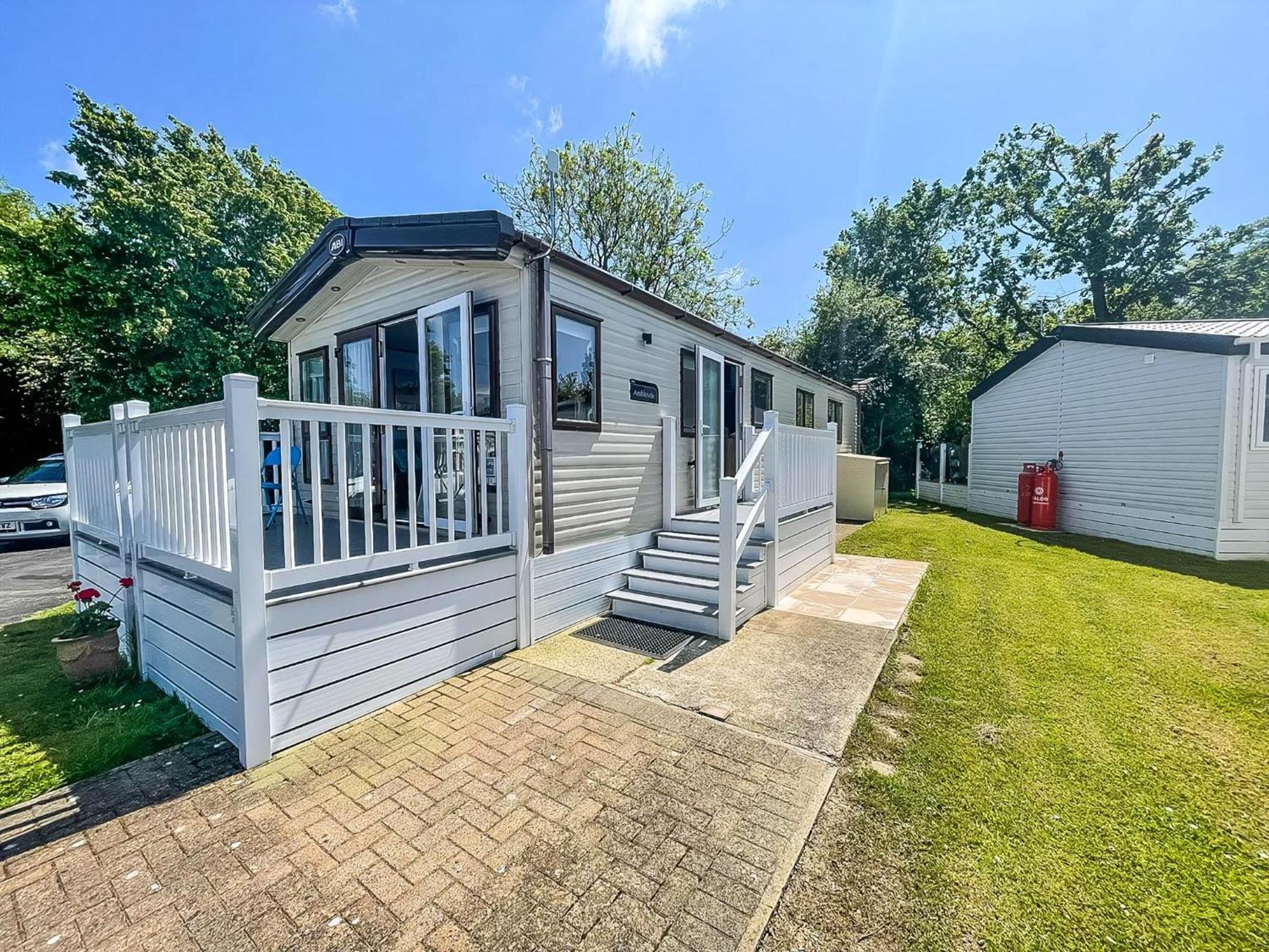 Beautiful Caravan With Decking At Carlton Meres Holiday Park, Suffolk Ref 60022M Saxmundham Exteriér fotografie