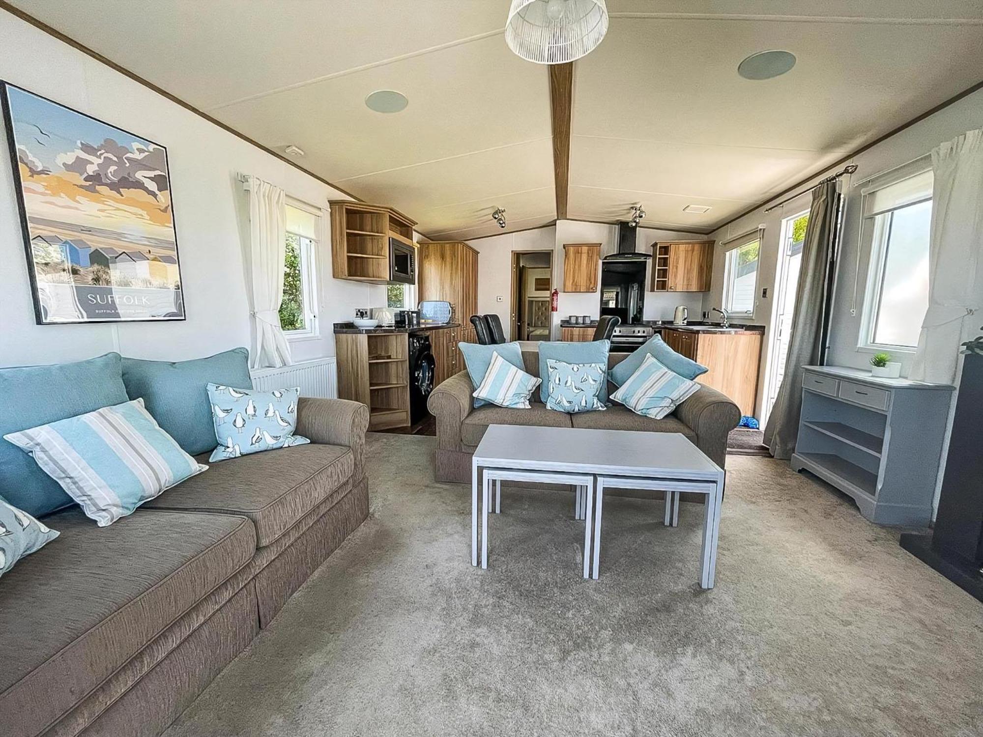 Beautiful Caravan With Decking At Carlton Meres Holiday Park, Suffolk Ref 60022M Saxmundham Exteriér fotografie