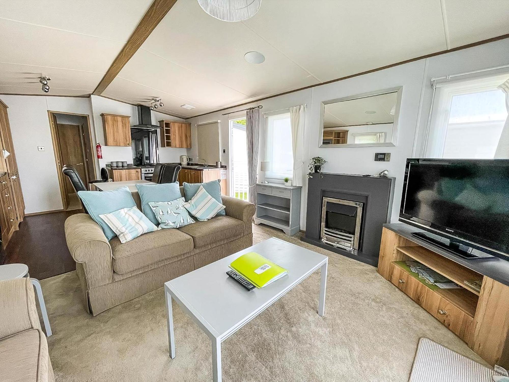 Beautiful Caravan With Decking At Carlton Meres Holiday Park, Suffolk Ref 60022M Saxmundham Exteriér fotografie