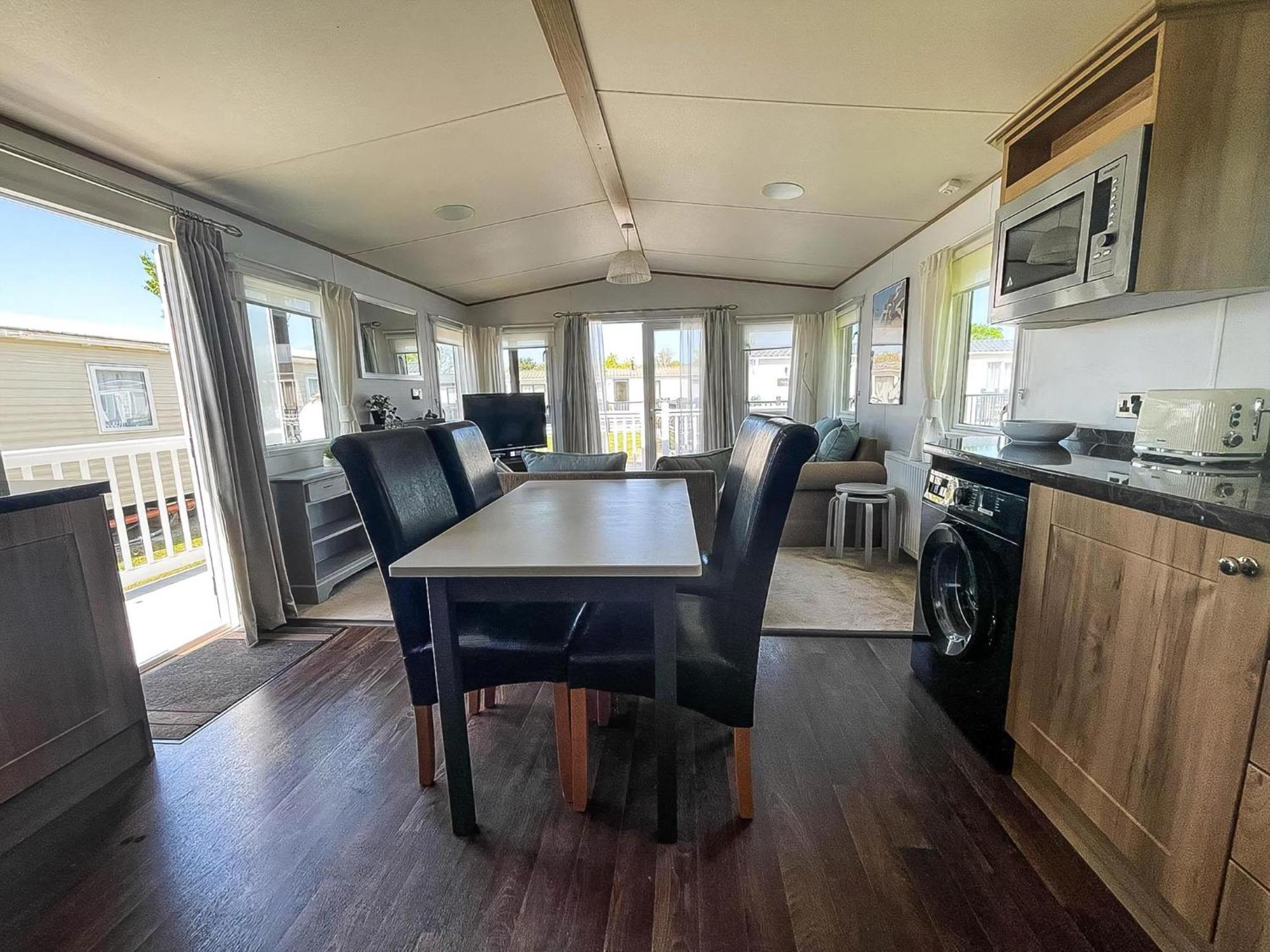 Beautiful Caravan With Decking At Carlton Meres Holiday Park, Suffolk Ref 60022M Saxmundham Exteriér fotografie