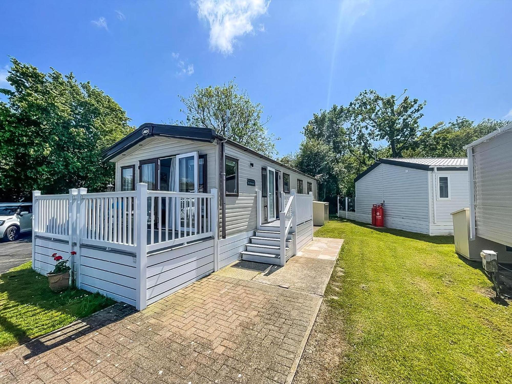 Beautiful Caravan With Decking At Carlton Meres Holiday Park, Suffolk Ref 60022M Saxmundham Exteriér fotografie