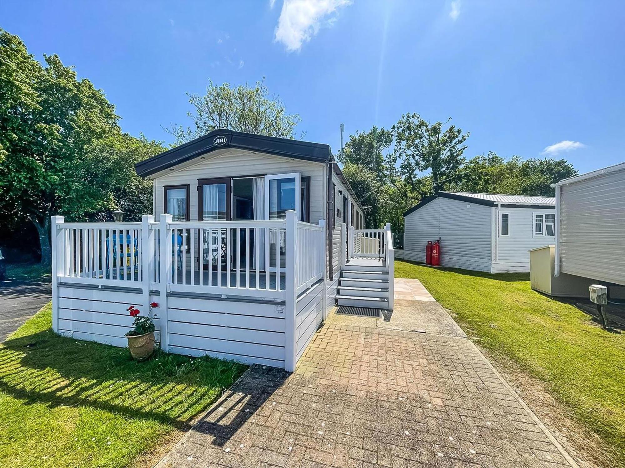 Beautiful Caravan With Decking At Carlton Meres Holiday Park, Suffolk Ref 60022M Saxmundham Exteriér fotografie